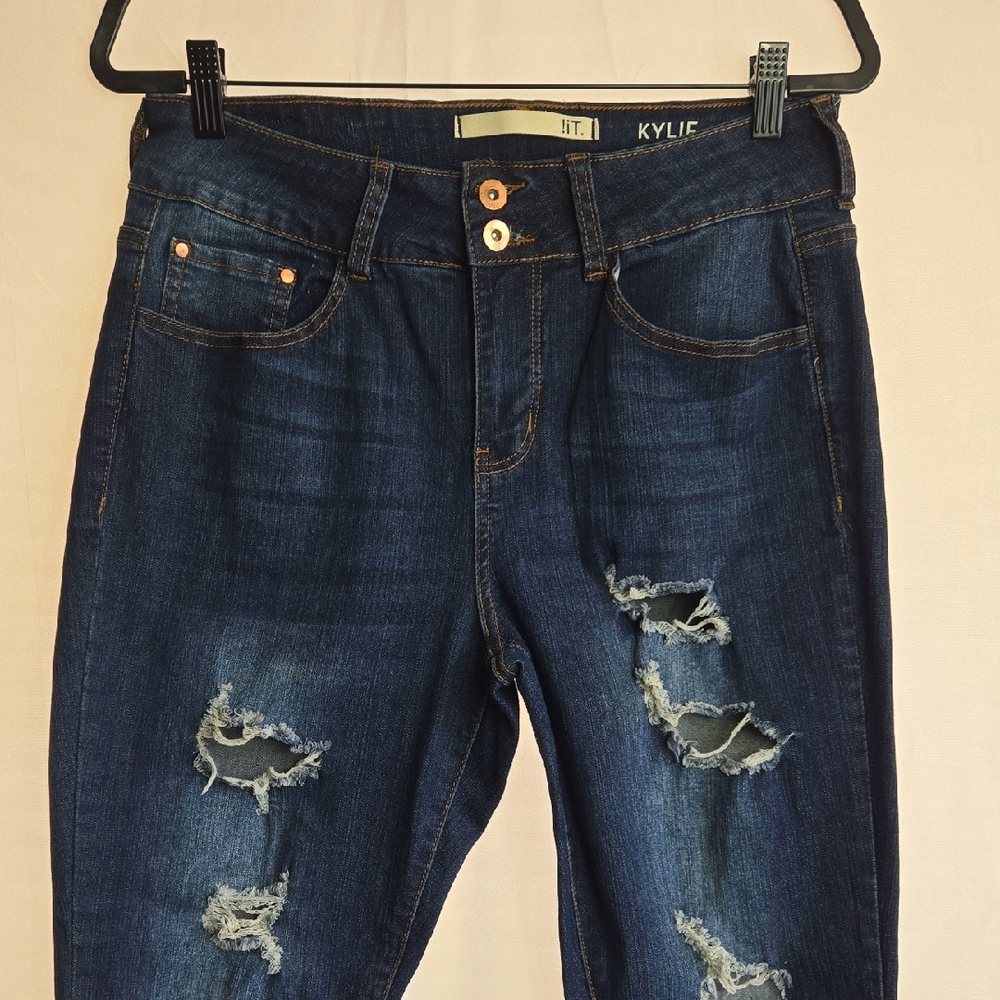 🖤5/$20🖤 !it jeans Dark Blue Distressed Cropped Jean Capris.. Kylie High Rise..